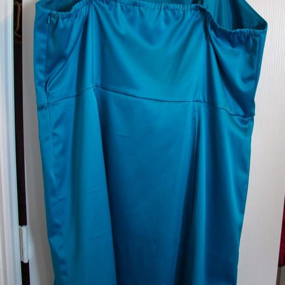 Dress - Picture 3 of 6